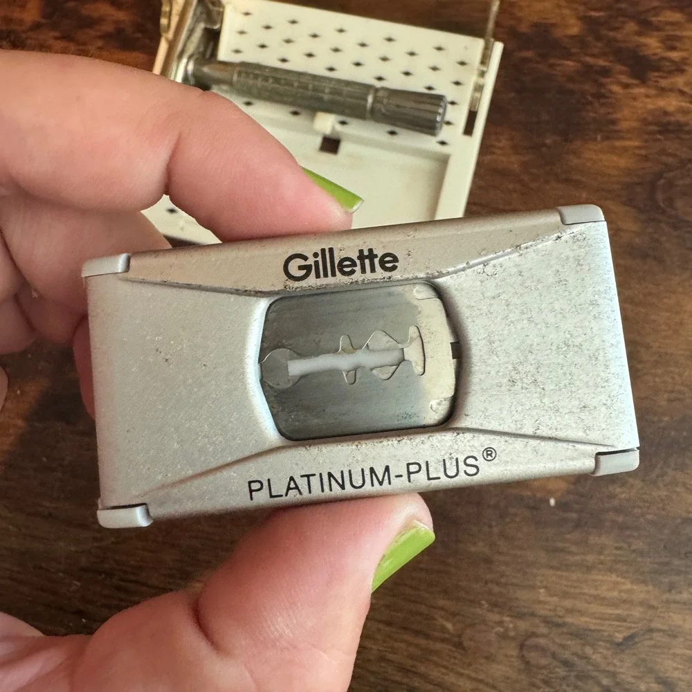 Vintage 1960s Gillette Flare Tip Super Speed G1 Safety Razor‎ & Case Platinum